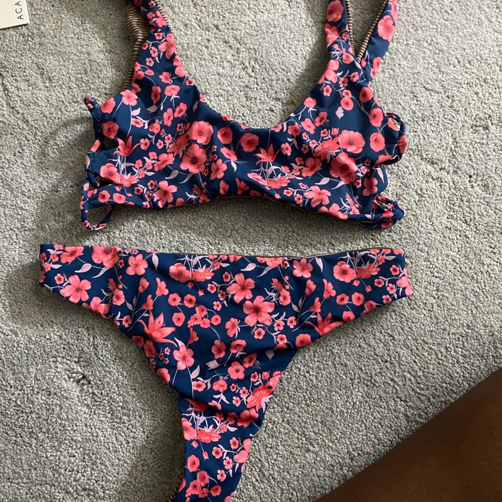 ❤️SOLD❤️Acacia Poppy Set